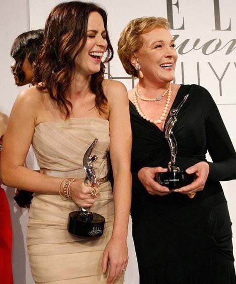 Emily Blunt caught on camera with her million dollar smile and award at 16th Annual ELLE Women.